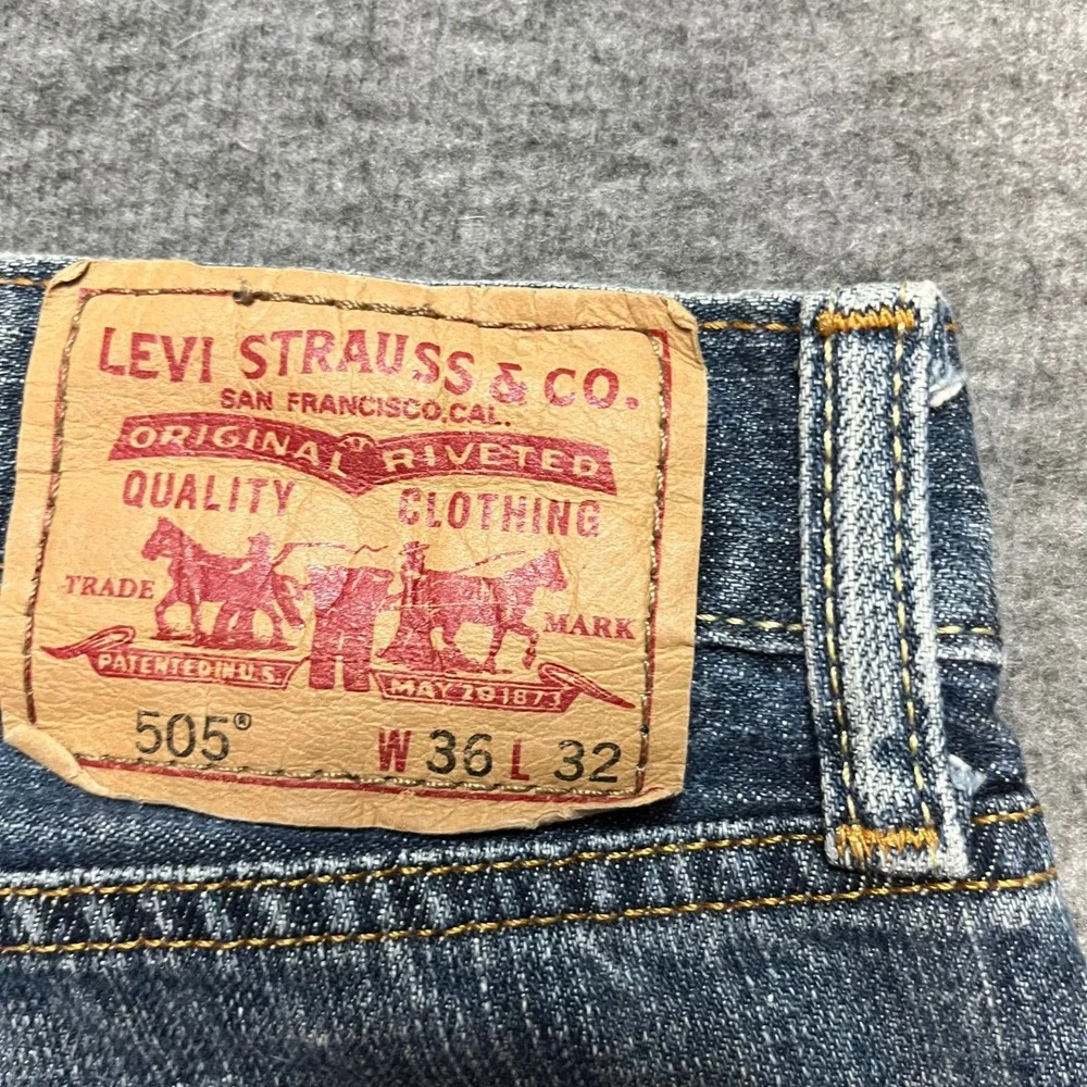 Levi Strauss 505 Straight Fit Jeans Mens 36x32 Medium Wash Blue Denim Pants